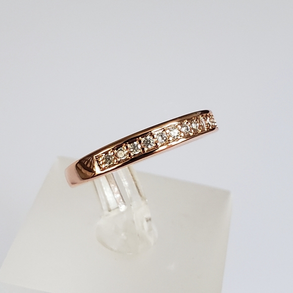 HOST PICK!!! ⭐ 18k Channel Set Band - Picture 2 of 8